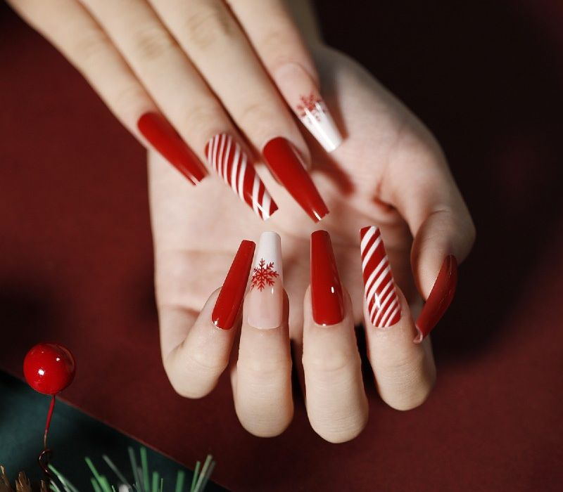 You are currently viewing Festive Flair: Creative Christmas Nail Designs to Try This Year!